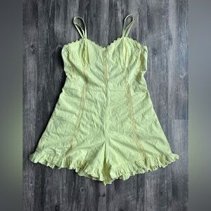 Urban Outfitters Juliet Lace Inset Romper Lace Trimmed Yellow Romper Size Medium
